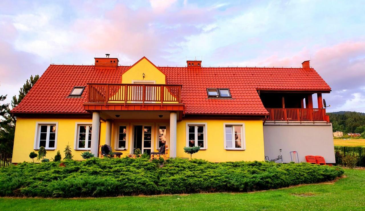 Big Yellow House Gorki Wielkie Exterior foto